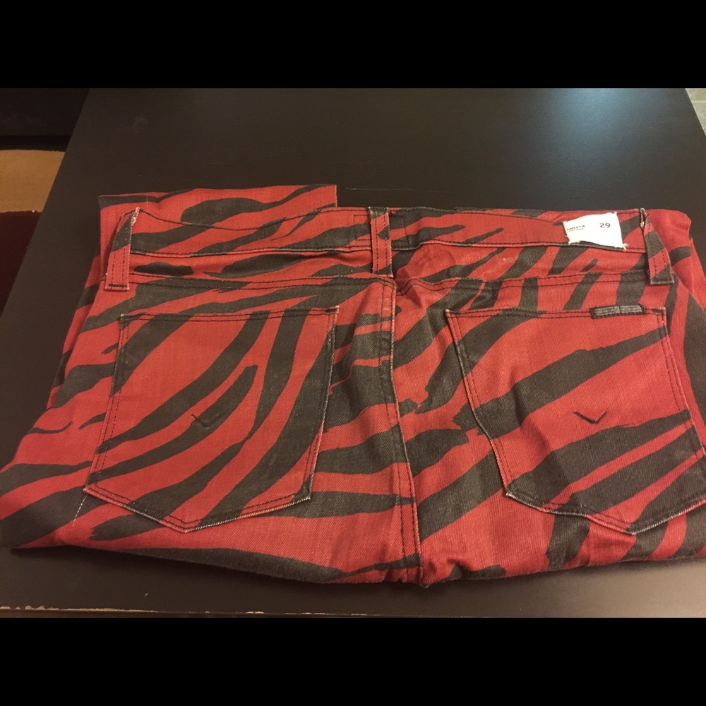 Hudson Skinny Jeans, lovely Jeans. They fit pretty good.Nice addition for closet - Picture 3 of 4